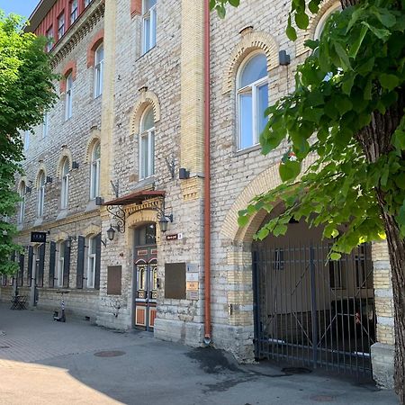 Orange Apartments Mere Талин Екстериор снимка
